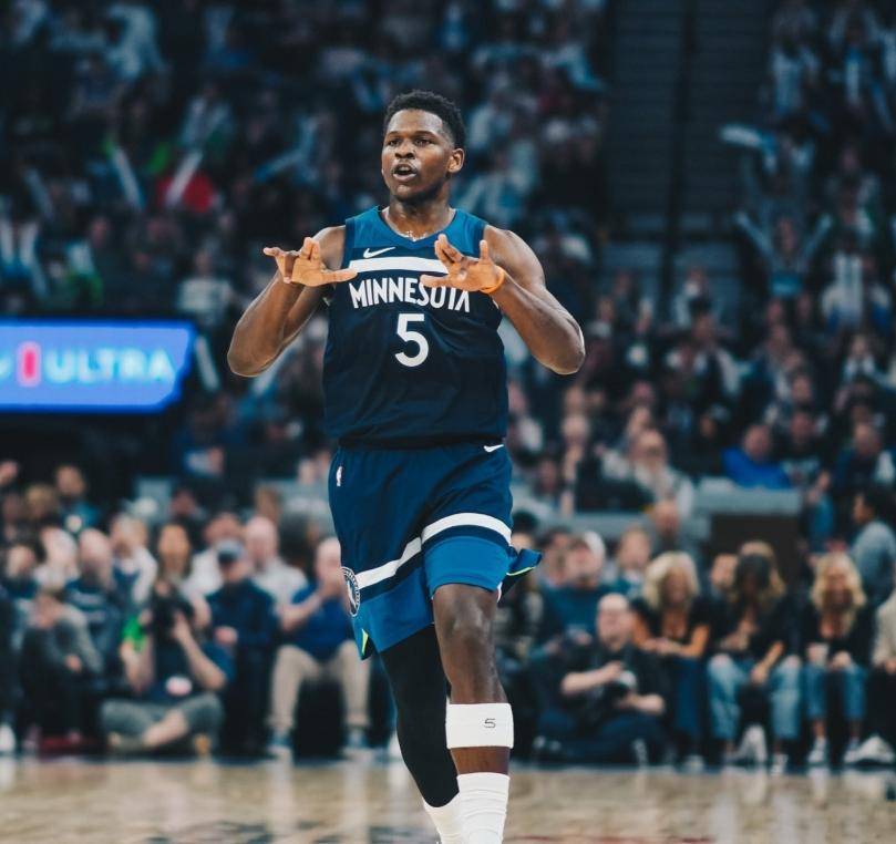 九游娱乐平台中原雄鲨队惊险晋级西城山猫队，网球公开赛上演关键失误成转折！新人首发惊艳的简单介绍